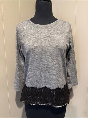 B44 Ann Taylor LOFT Gray Long-Sleeve Top with Black Lace Trim